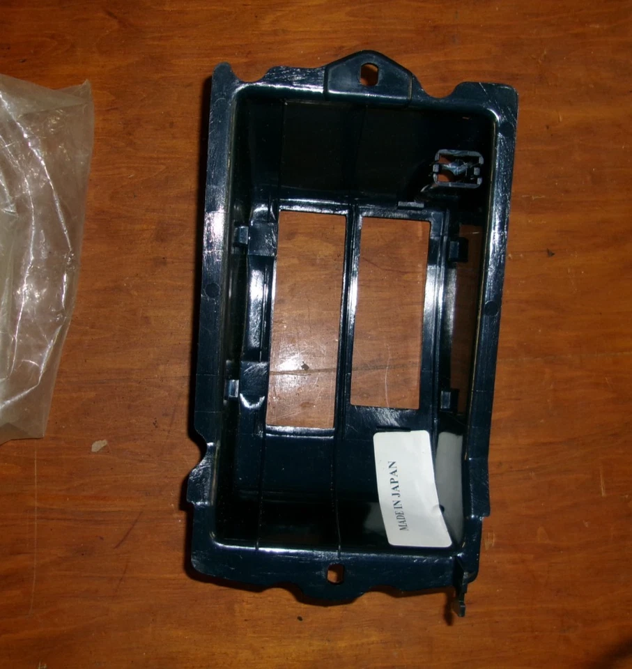 New NOS Shift Housing 1991-92 Chevy/GEO Prizm OEM # 94851390 - Image 2 of 3