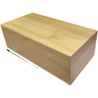 Schlichte elegante Holzkiste mit sicherem Bajonettdeckel zur persönlichen Aufbe