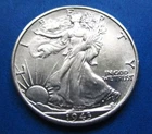 1943 LIBERTY WALKING SILVER HALF DOLLAR, AU/BU CONDITION.