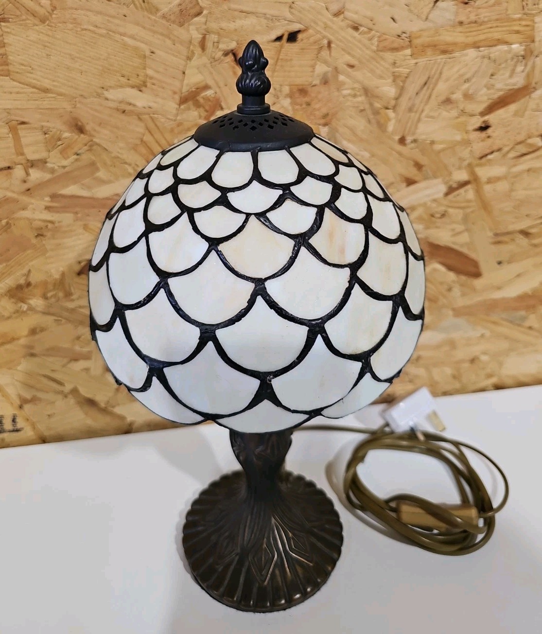 Tiffany Style Table Lamp White Stained Glass Dome Shade Bronze Base Switch — image 4