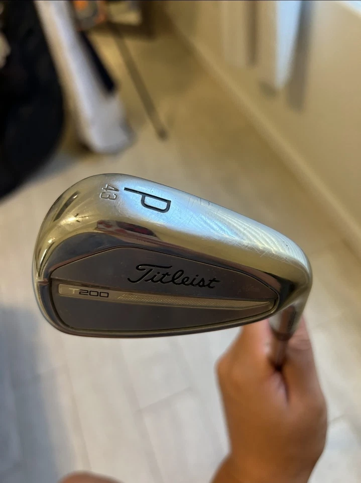 Plancha para diestros Titleist T200 para hombre  Foto 2 de 4