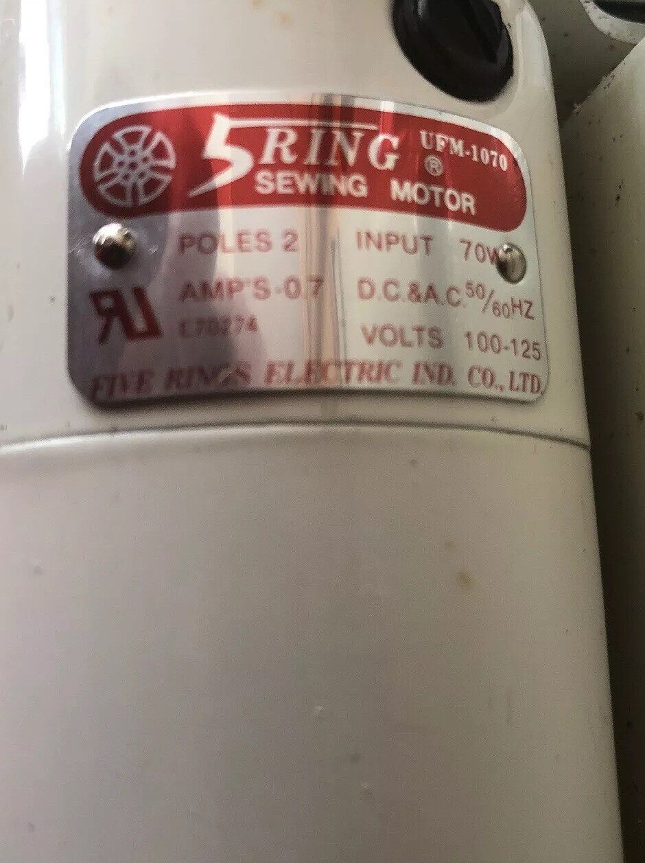 WHITE Deluxe Zig Zag SEWING MACHINEVery Clean & Fully Serviced!!! UFM