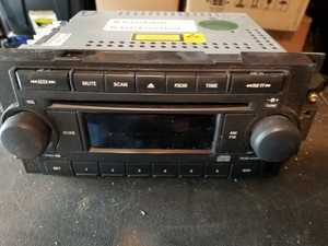 2005-2007 Jeep Grand Cherokee Center Console Radio AM FM CD Radio