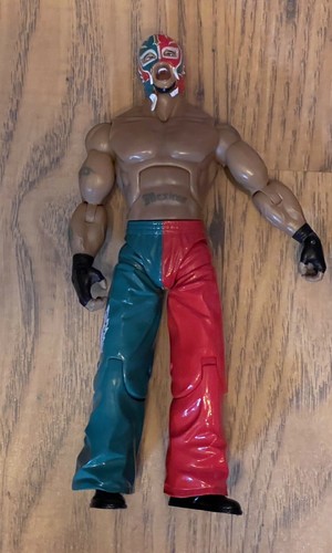 WWE WCW REY MYSTERIO DELUXE AGGRESSION WRESTLING FIGURES BUNDLE X2 - Picture 3 of 6