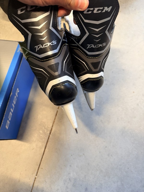 CCM Tacks 9040 Ice Hockey Skates junior Size 3 Black/White