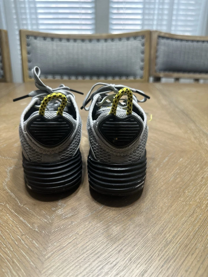 Zapatillas Niños 11c Nike Air Max 2090 en Gris Usadas Sin Caja Foto 4 de 4