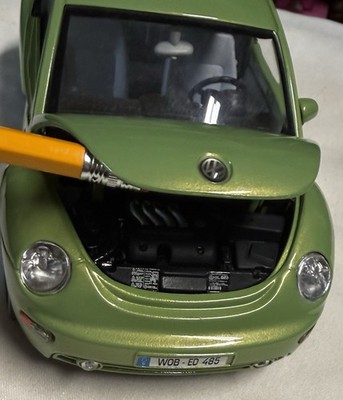 B66 BBURAGO BURAGO 1:18 VOLKSWAGEN VW NEW BEETLE 1998 Made In