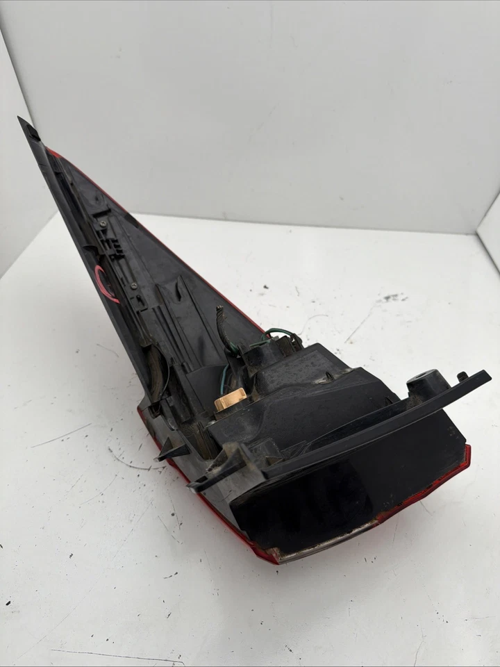 Luz trasera izquierda Mazda 5 2015 C513 51160 OEM Foto 4 de 4