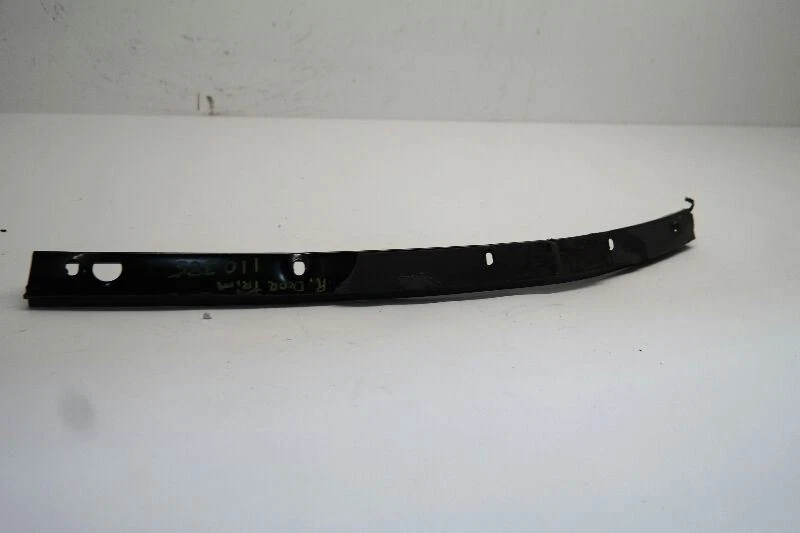 Chevrolet Corvette 2002 derecha puerta del pasajero delantero ventana moldura  Foto 2 de 4