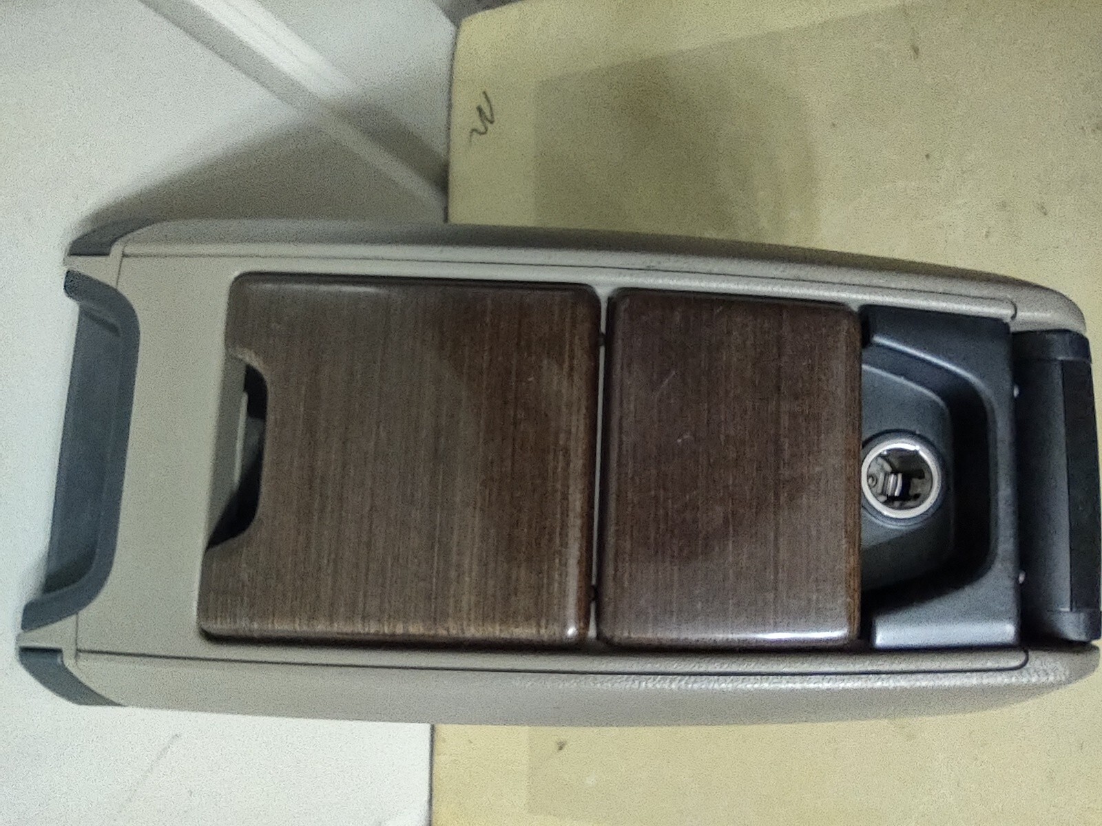 SANDSTONE 2007 2008 2009 Volvo XC90 Center Console Arm Rest Cup Holder