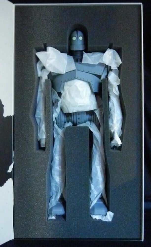 Mondo The IRON GIANT Deluxe Figure Ready Player One Sound, Light