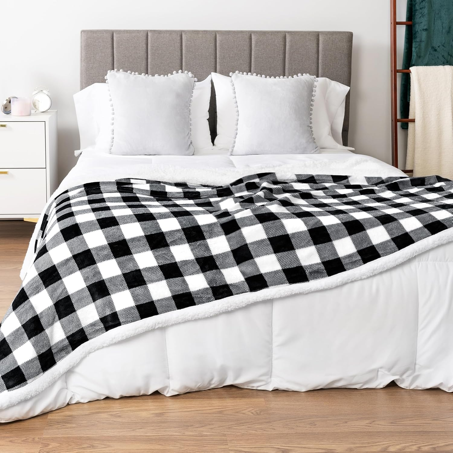 Black White Buffalo Plaid Sherpa Bed Blanket Queen, Plush Checkered Fleece Blank