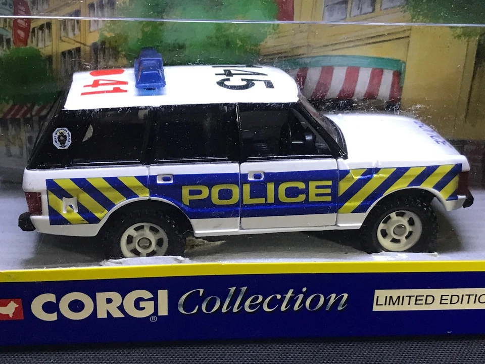 Corgi Collection Police Range Rover Diecast Collectable - Image 2 of 4