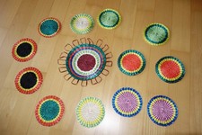 12x DDR Untersetzer 9,5cm Bast Set farbig Bast Schale Teekanne