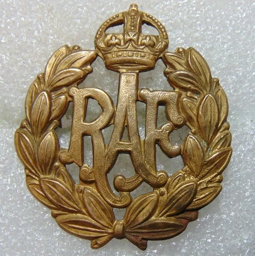 World War 2 Period RAF / Royal Air Force Brass Cap Badge