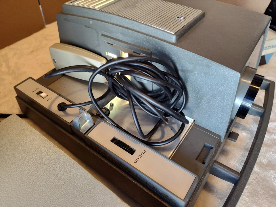 Cargador proyector vintage Airequipt 135 2 x 2 diapositivas incl., probado ✓ Foto 3 de 4