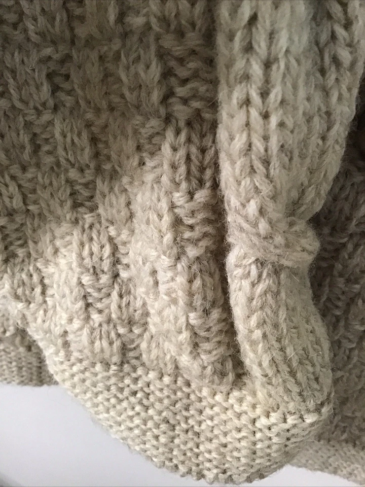 VINTAGE MADE IN IRELAND CABLE KNIT DOUBLE BREASTED. SLOUCHY SZ L CARDIGAN - Image 4 of 4