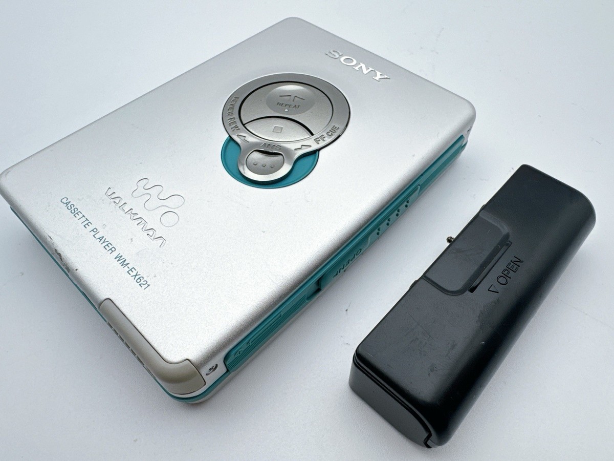 Sony WM-EX621 Walkman Cassette Player Silver w Battery Case