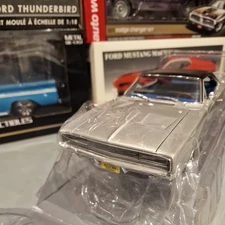 1/18 Auto World 1968 dodge charger RT hemi  Not Mr,cmc,exoto Stunning Peace