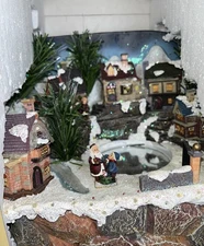 HOLIDAY LIVING FIBER OPTIC CHRISTMAS SKATING TOWN NEW IN BOX -727