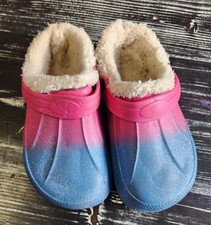 Girls Clogs Bright pink  blue gradient design with white faux fur lining XL 4/5