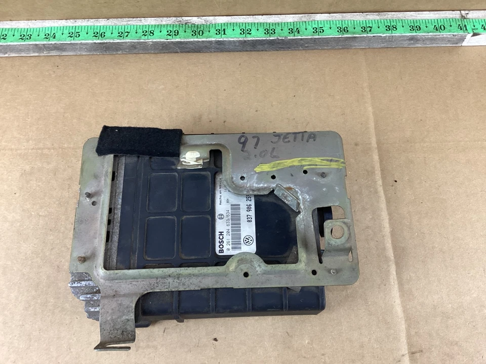 Módulo de control informático del motor Volkswagen Jetta 1996-1997 037906259J OEM Foto 3 de 4