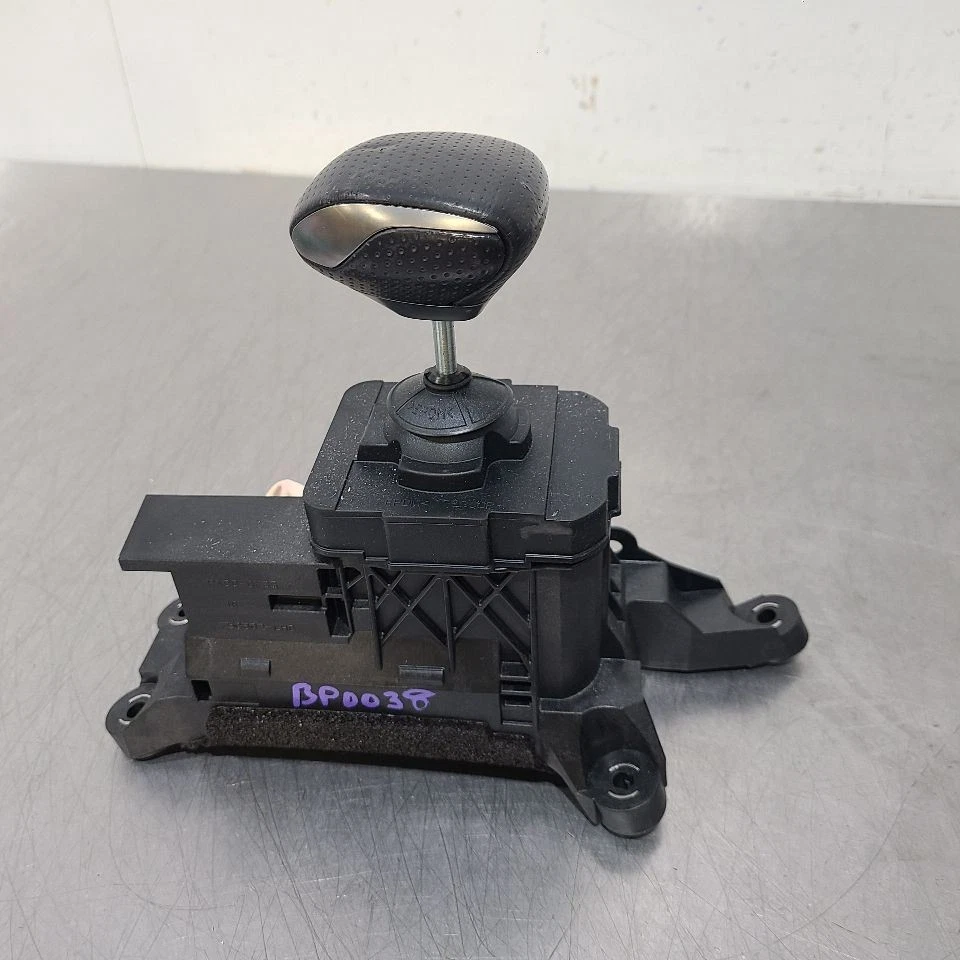 Lexus LS500 F 2018 Sport 3,5 L transmisión automática palanca de cambios Foto 2 de 4