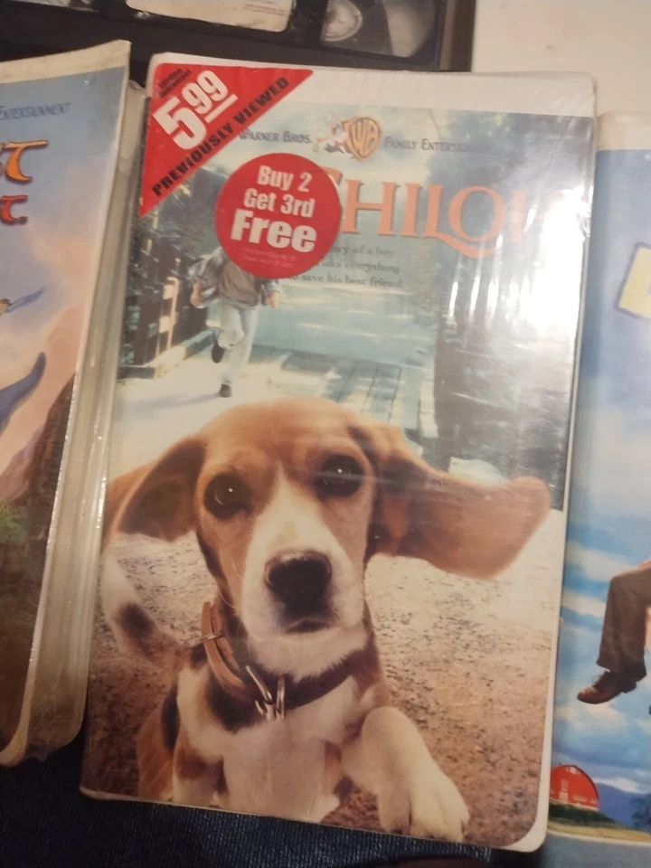 Lot 7 - Children's Kids VHS Movies Larger Than Life Shiloh Quest For Camelot Dog - Image 2 of 4