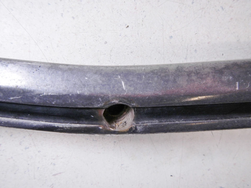82 HONDA CB750SC CB750 CB 750SC NIGHTHAWK 750 RIGHT SIDE GRAB BAR HANDLE BRACKET - Image 4 of 4