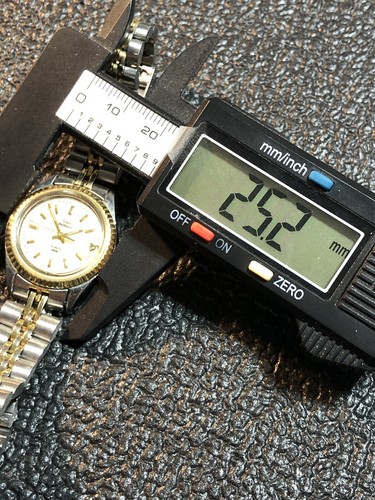 Vintage Timex Indiglo Women’s Silver/Gold Tone Watch For Battery,Repair Or Parts - Picture 3 of 13