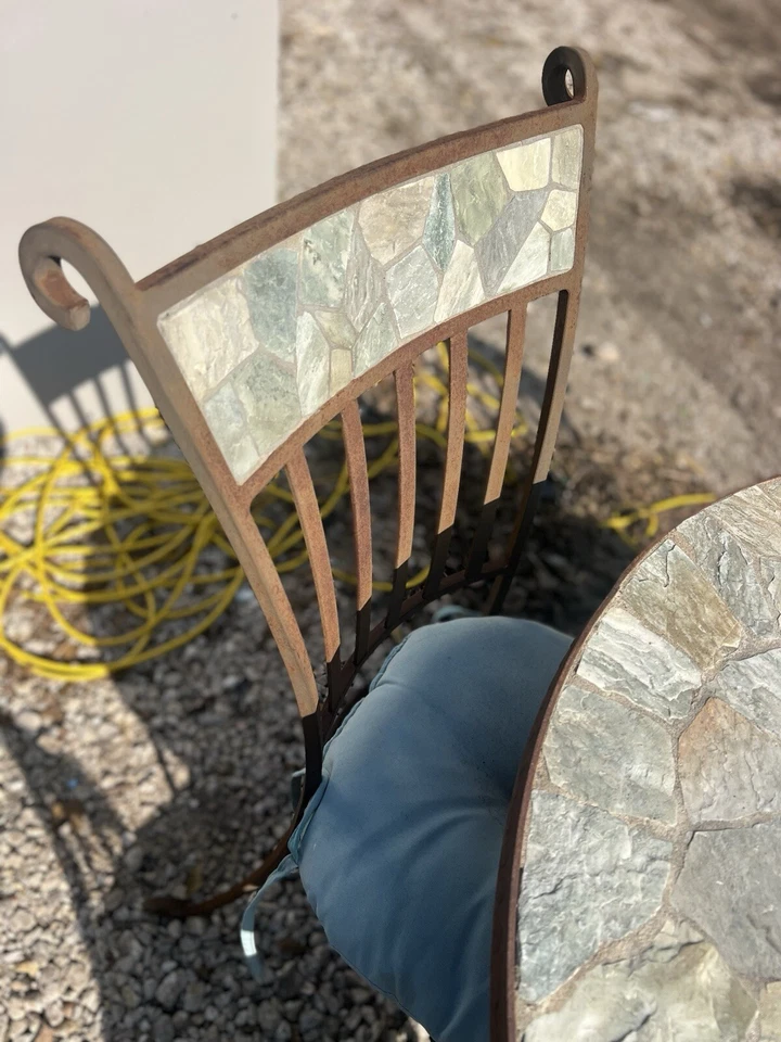 Juego de 5 piezas ~ Impresionante mesa de bistró de patio con mosaico de piedra con 4 sillas a juego Foto 3 de 4