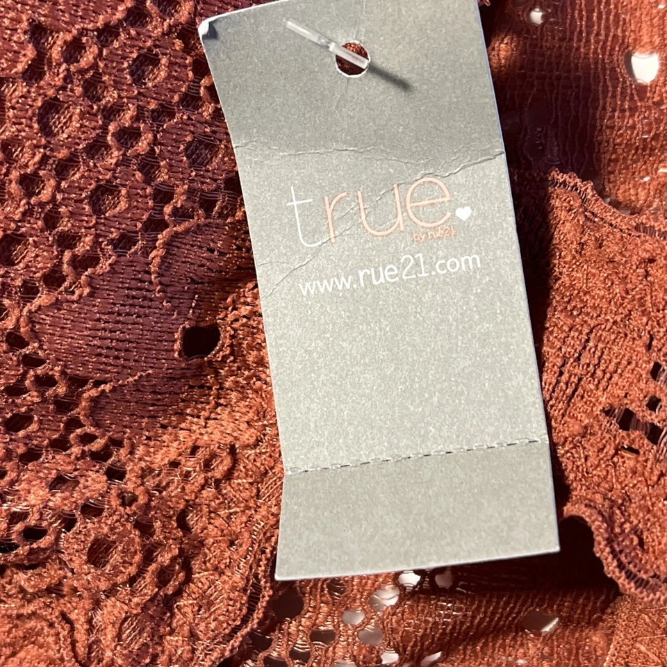 Pullover True Rue21 Bralette Juniors Pequeño Cobre Acolchado Encaje Cuello en V Sin Alambres Foto 3 de 4