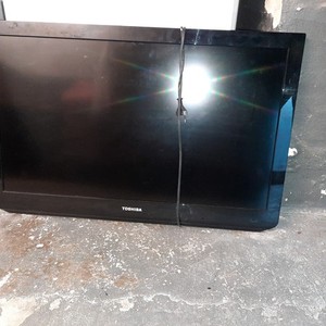 Toshiba 32 Zoll Fernseher Smart-TV 32EL833G mit Standfuß