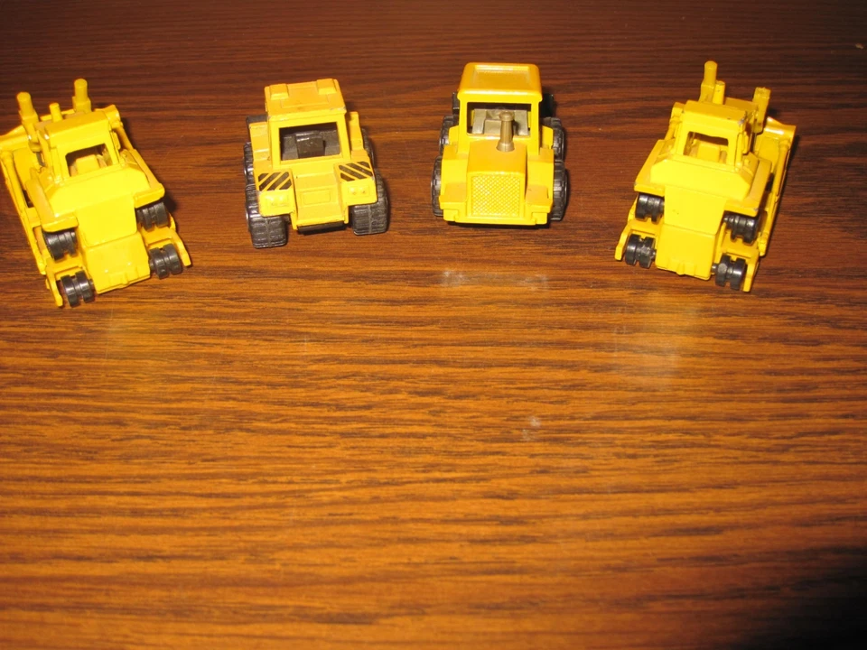 2 Vtg Hot Wheels Yellow Bulldozers 1979+2 Vtg Mtch Bx/Tracto Bucket Loaders 1979 - Image 2 of 4