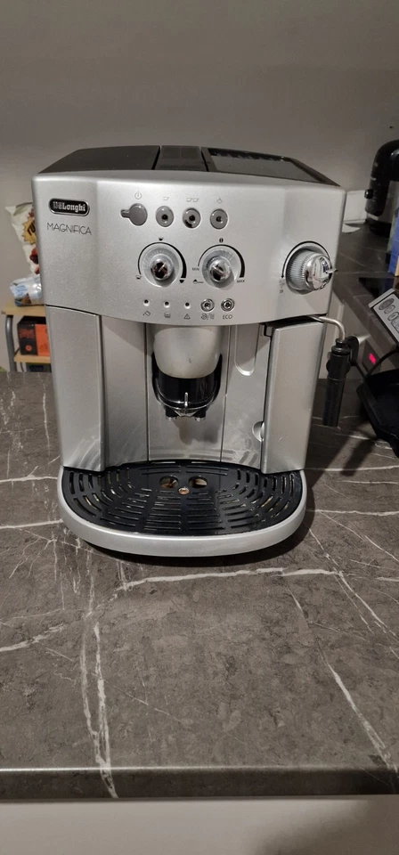 De'Longhi Magnifica ESAM4200.S, photo 1 of 5