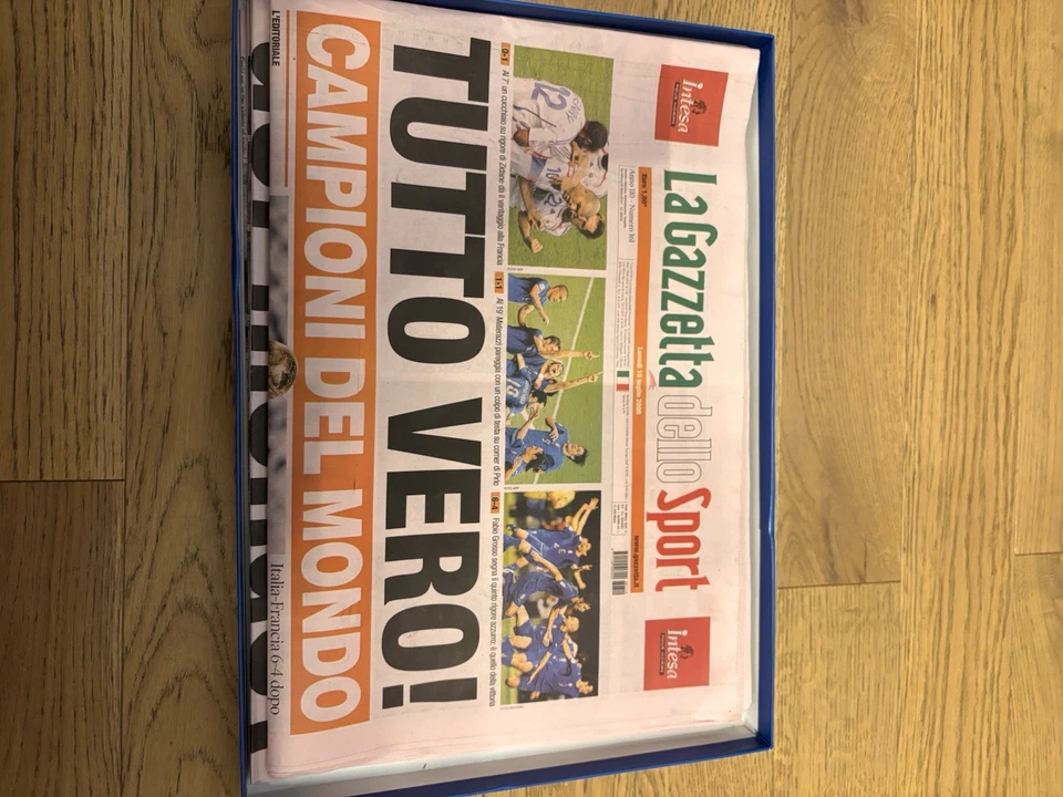 GAZZETTA DELLO SPORT COFANETTO CAMPIONI DEL MONDO MONDIALI 2006 QUOTIDIANO - Immagine 2 di 4