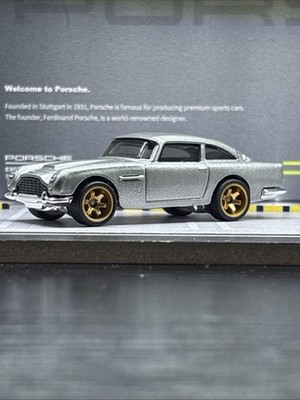Hot Wheels Aston Martin 1963 DB5 Custom Real Rider