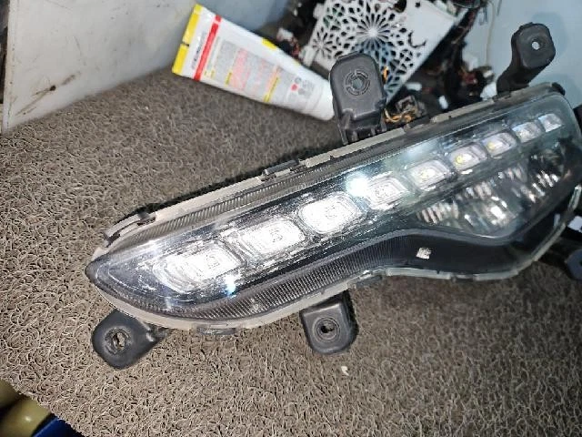 Luz antiniebla LED izquierda KIA K900 K9 2014 Foto 3 de 4