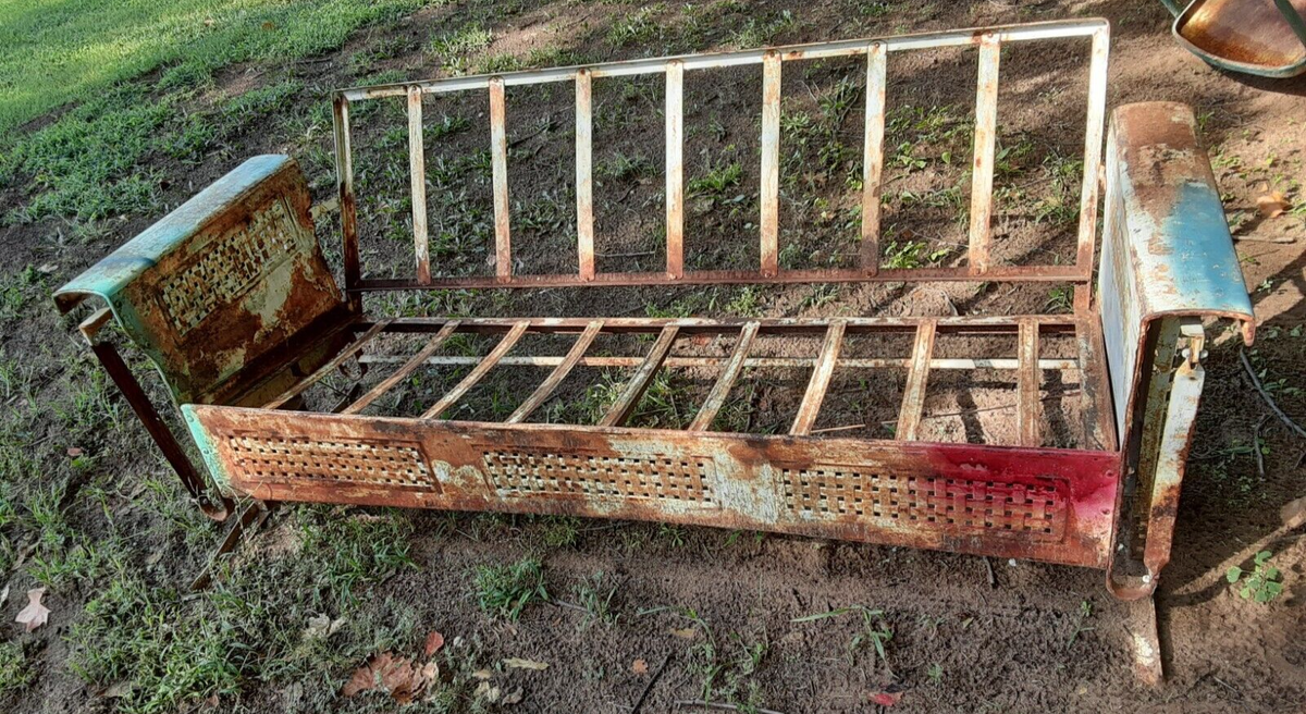 Outdoor Furniture Vintage Metal Glider With Springs VINTAGE