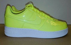 nike air force 1 lv8 uv volt