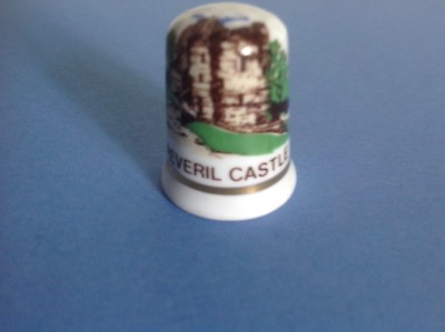 VINTAGE FENTON KNOCHENPORZELLAN FINGERHUT - PEVERIL CASTLE CASTLETON DERBYSHIRE