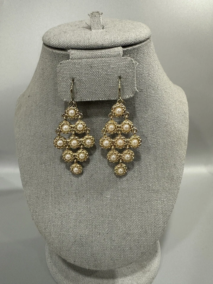 Pendiente colgante Amrita Singh imitación perla poste gancho de pescado perforado caída de 2,25"  Foto 2 de 4