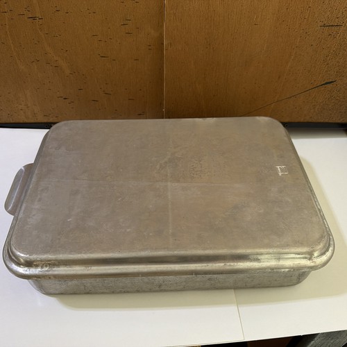 Vintage Mirro 9 x 13 Aluminum Cake Pan With Snap On Lid Baking