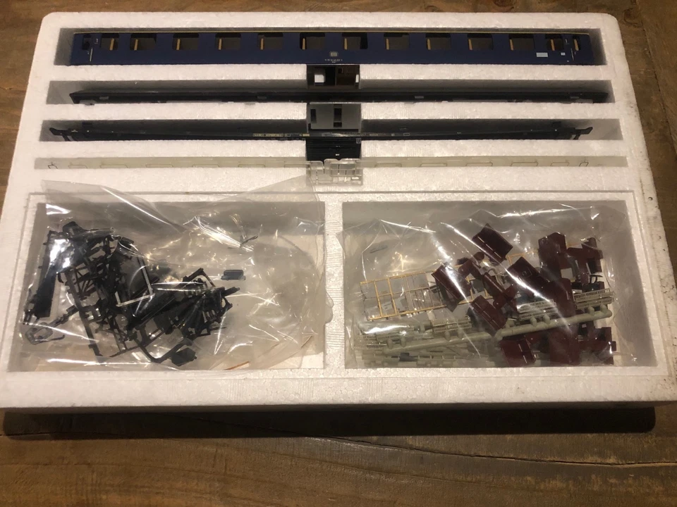 ADE B3004 Bausatz DB Aüm 203 wagen mit Licht H0 * Neu *