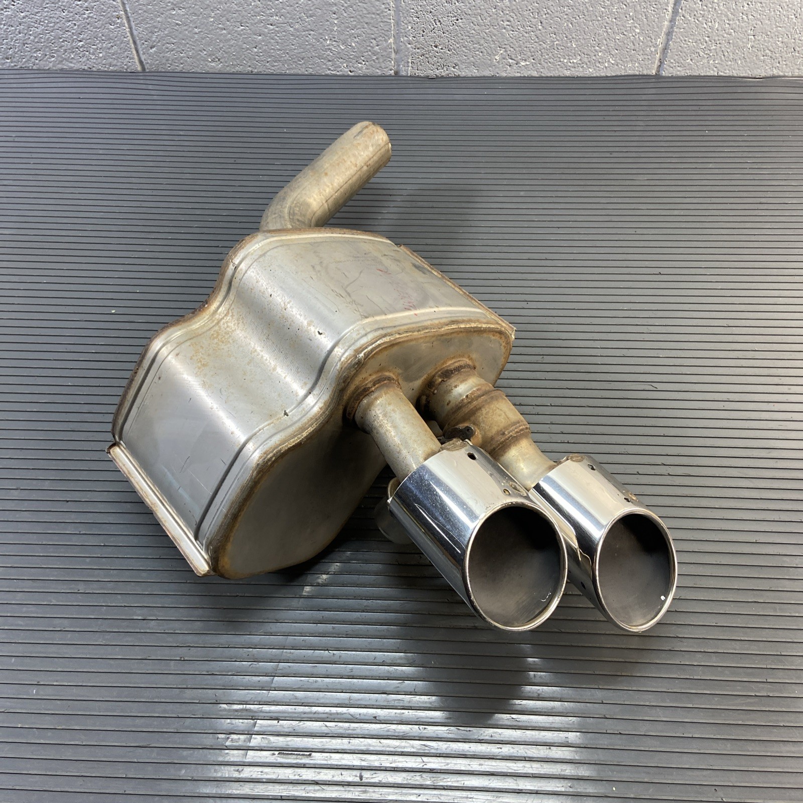 2014-2019 Maserati Ghibli 3.0L Rear Right Exhaust Muffler OEM System