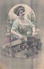 CP WOMAN ELEGANT HEADBAND JEWELRY NECKLACE BEADS BOX FLOWERS ILLUSTRATED 41084