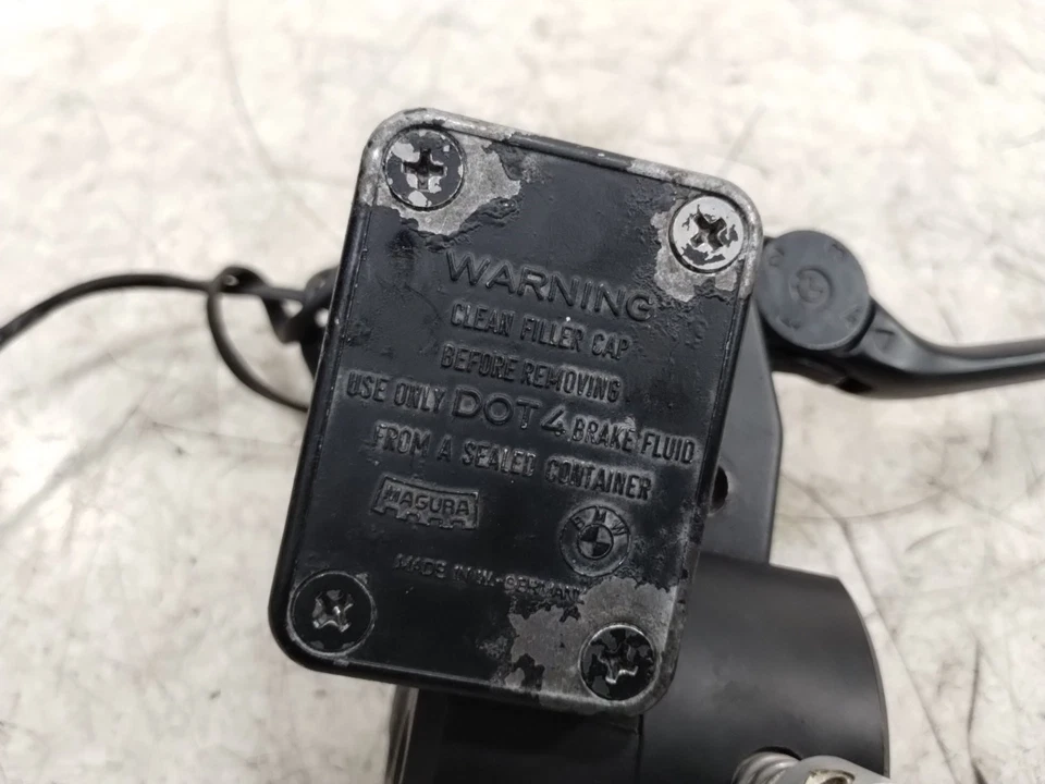 2000 00 BMW R1100 RT R Front Brake Master Cylinder - Image 2 of 4