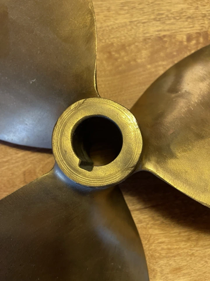 Hélice de barco vintage-latón-bronce-hecha en EE. UU.-coleccionable-náutica-bonita-buena Foto 2 de 4