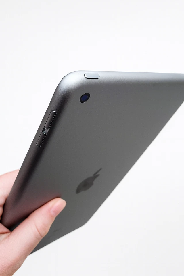 APPLE iPad 6e Génération (2018) Wi-Fi 32 Go Gris Sidéral - Excellent Etat - Photo 4/4