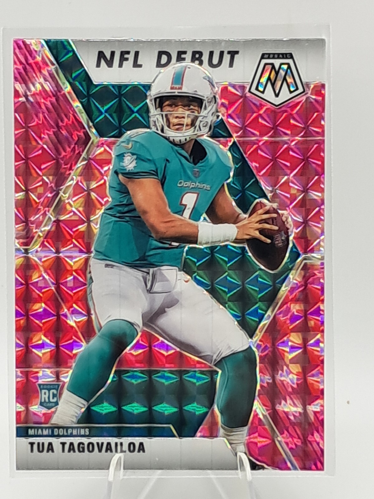2020 Panini Mosaic Tua Tagovailoa Pink Camo Prizm NFL Debut RC Rookie # 262
